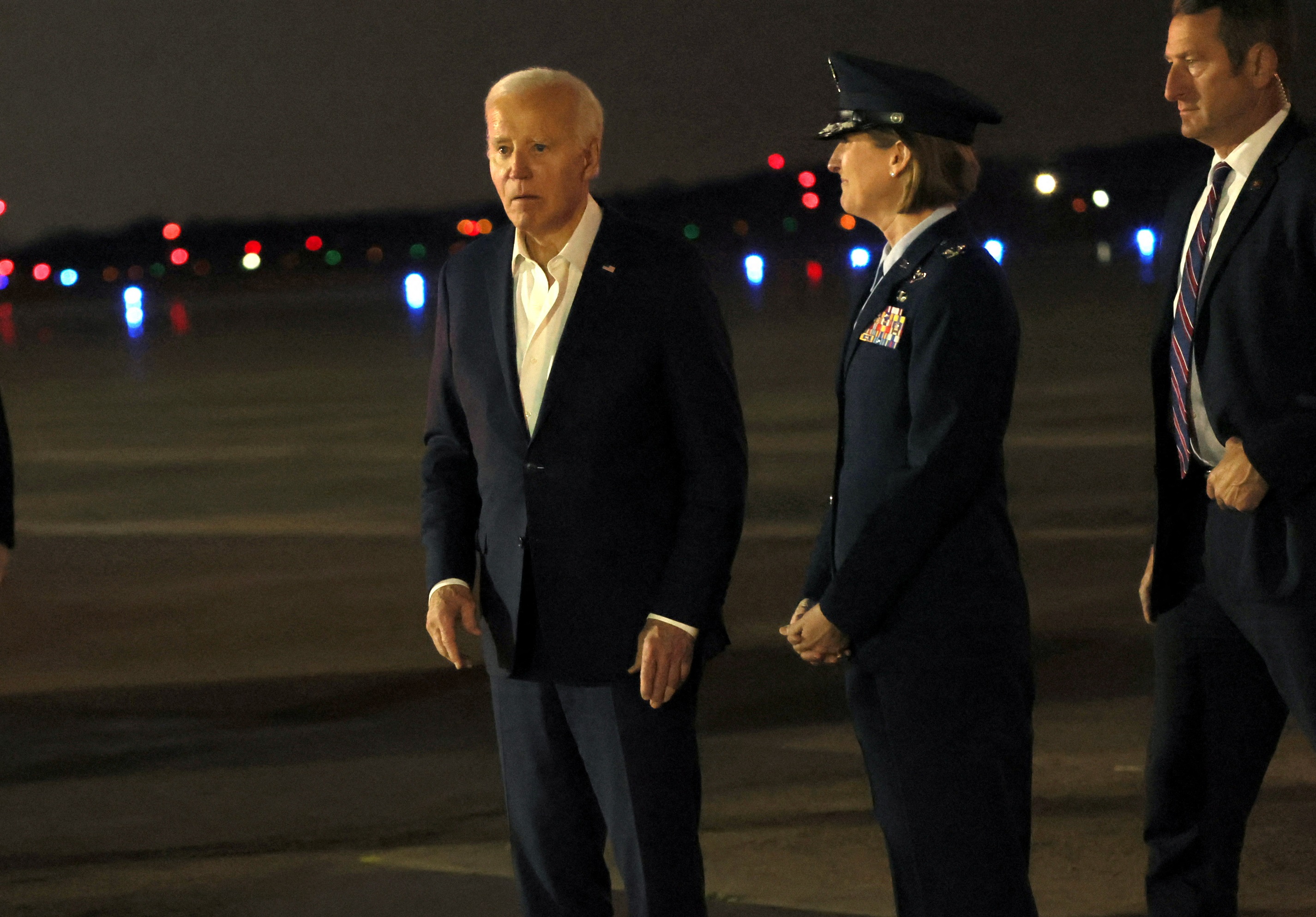 蓝狮平台登录：外媒：拜登年满82岁，创下美国在任总统纪录